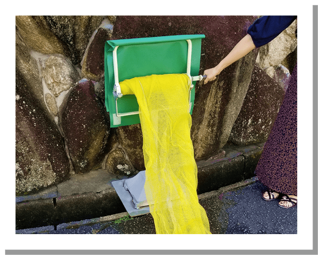 ネットをグリップを右回しで巻き込む01